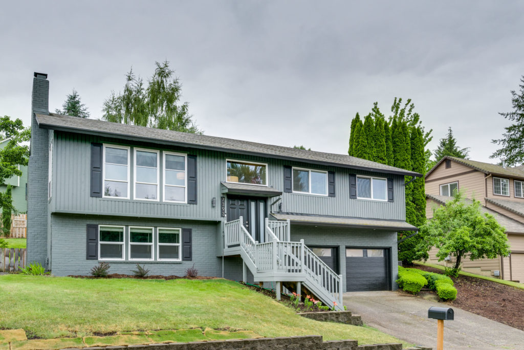 JUST LISTED: FRUITFUL BEAVERTON HOME - Living Room Realty