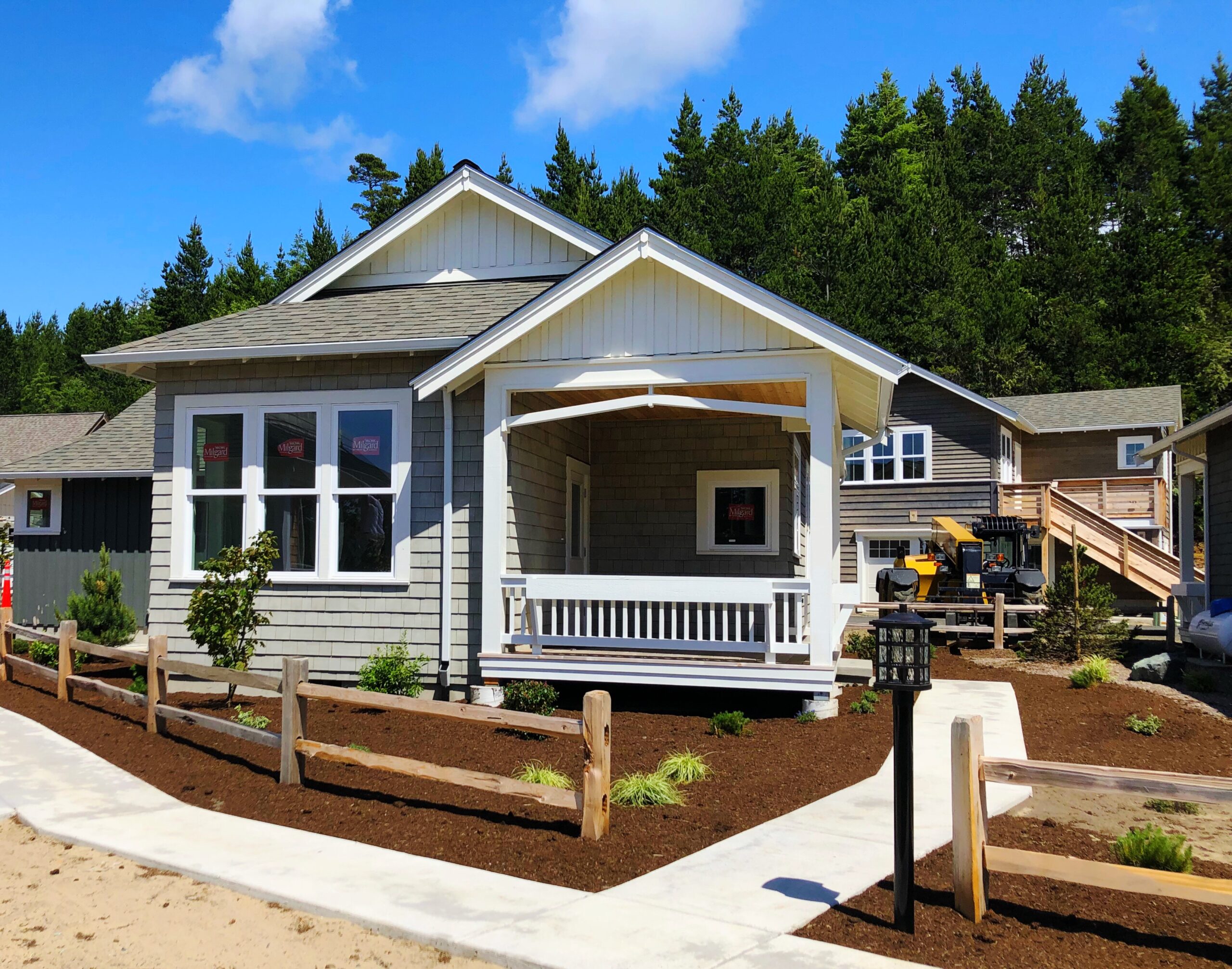 New 2 Bedroom Manzanita Cottage + Garage