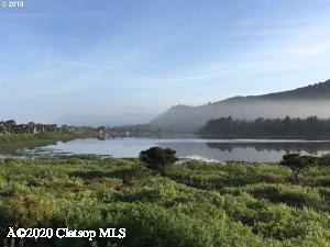 Rockaway Beach — Great Prices and Lake Lytle Views on the Oregon Coast