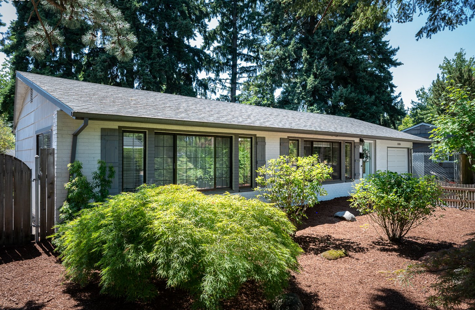 living room realty beaverton