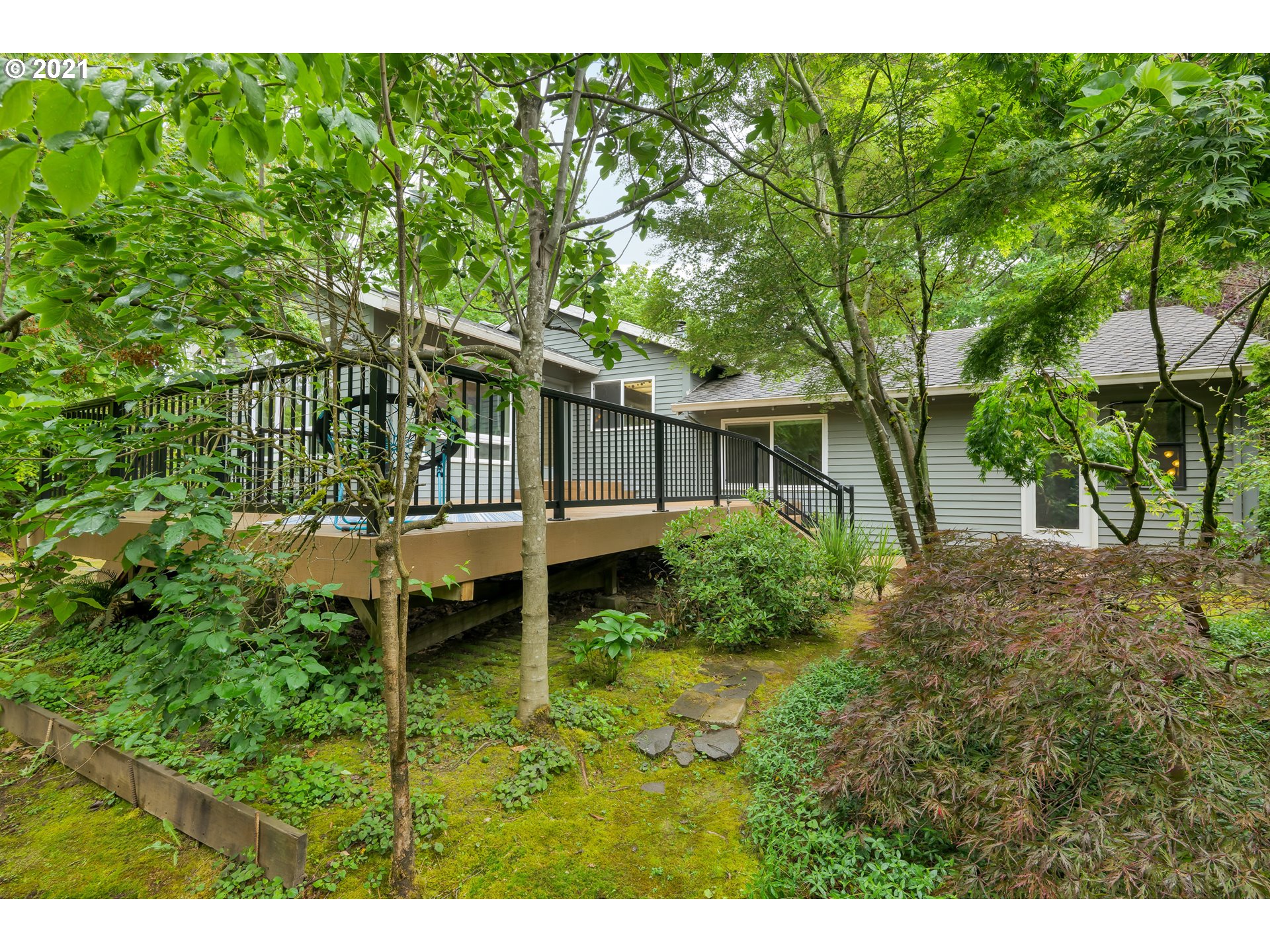 Just Sold – Charbonneau Split Level 32145 SW Armitage