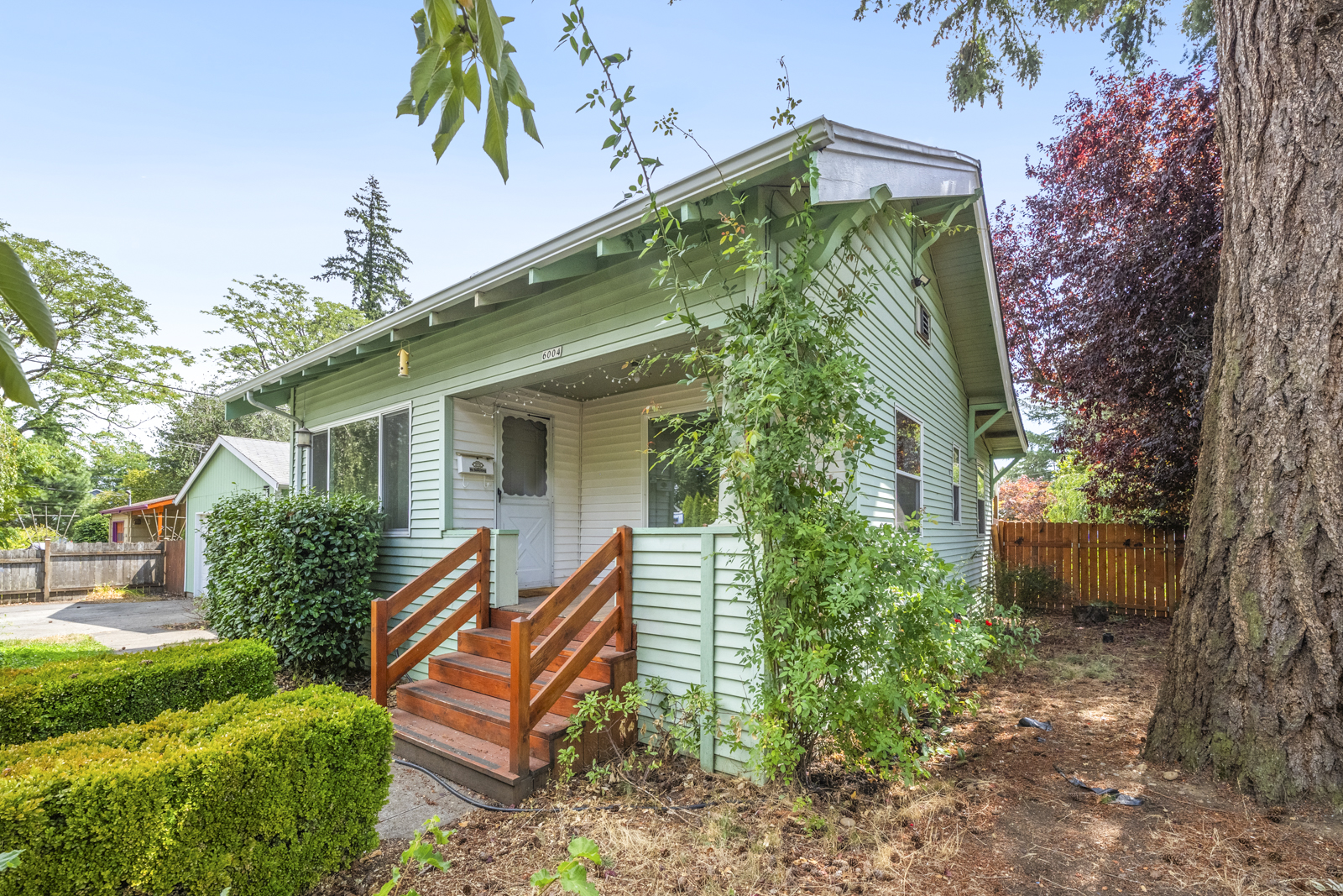 Cute Woodstock Bungalow, Oversized Garage